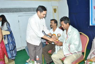 Mr.Ohja being falicitated by Dr.Bharath Ram